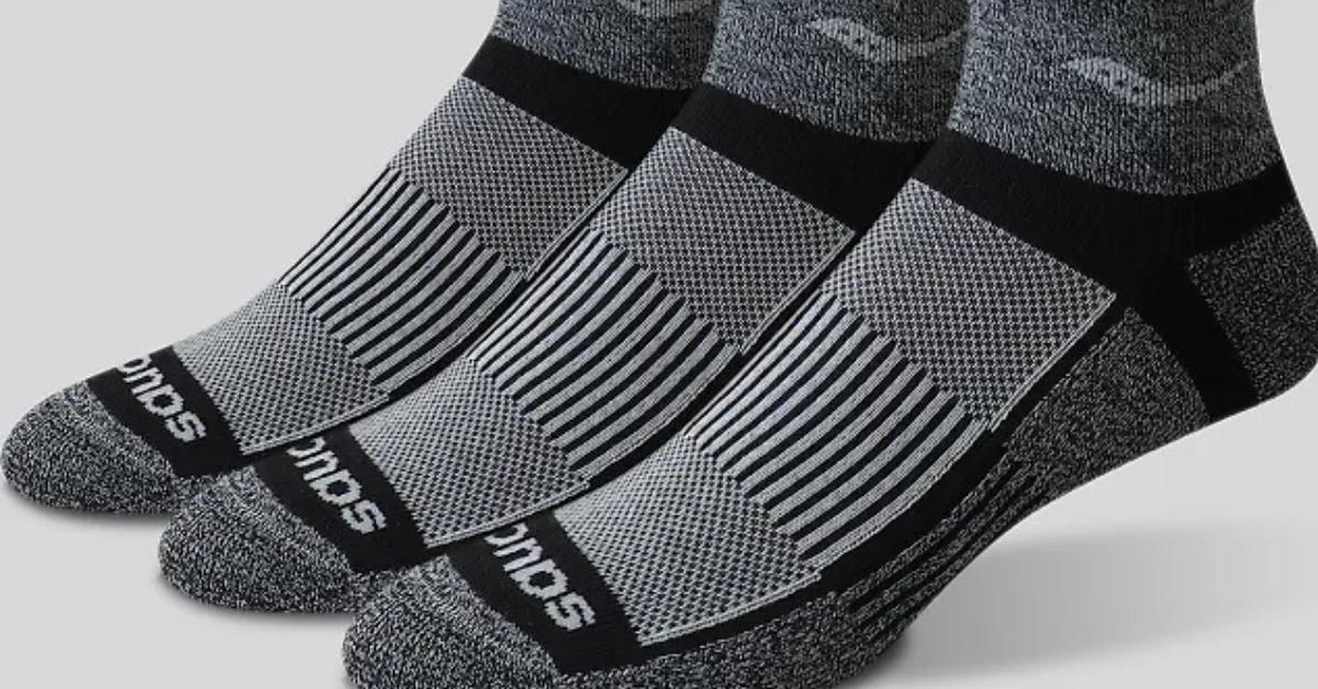 what are saucony socks made of